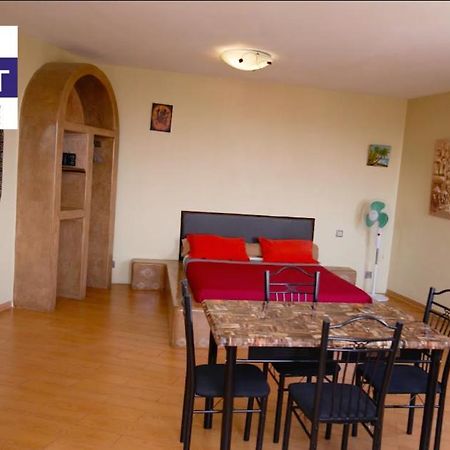 Midi Minuit Hotel Antananarivo Exterior foto