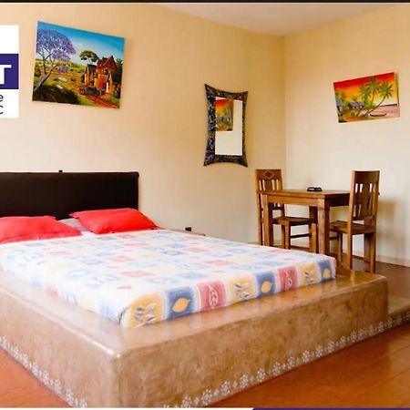 Midi Minuit Hotel Antananarivo Exterior foto