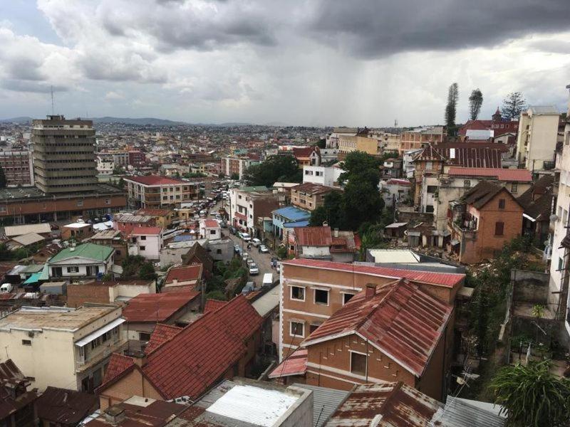 Midi Minuit Hotel Antananarivo Exterior foto